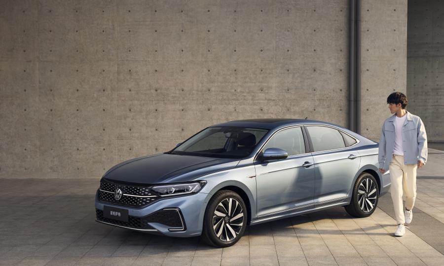  Volkswagen Passat 330 TSI with Star Grill 2021 года  (CN) (фото 7 из 14)